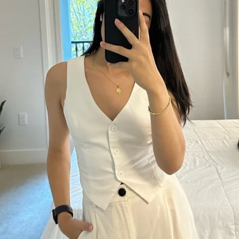 White XS vest by glassons